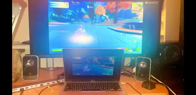 Monitor/Macbook Studio BundleSet Up - Photo 2