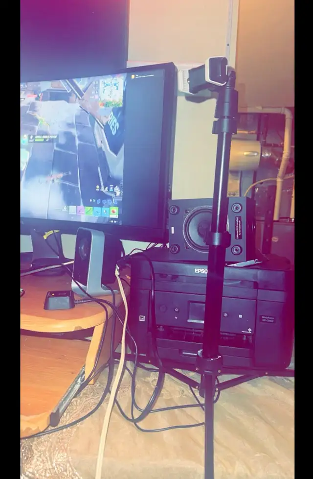 Monitor/Macbook Studio BundleSet Up - Photo 5