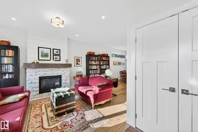 NORTH GLENORA | STUNNING CUSTOM INFILL | $650,000 - Photo 4