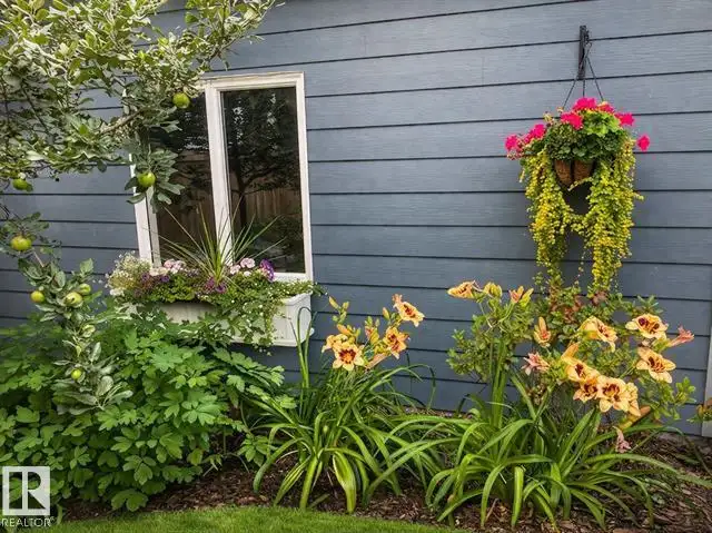 NORTH GLENORA | STUNNING CUSTOM INFILL | $650,000 - Photo 8