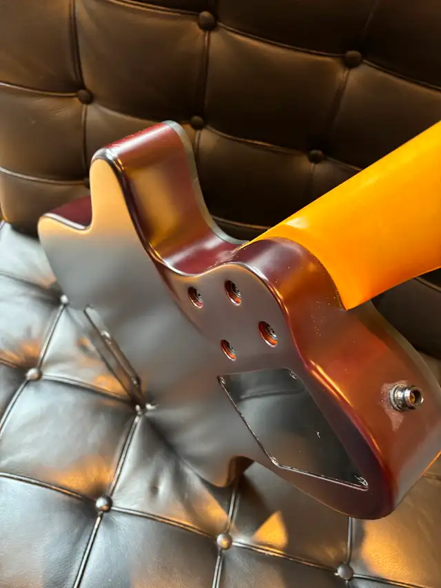 Godin A4 Ultra fretless electric bass in excellent condition - Photo 7