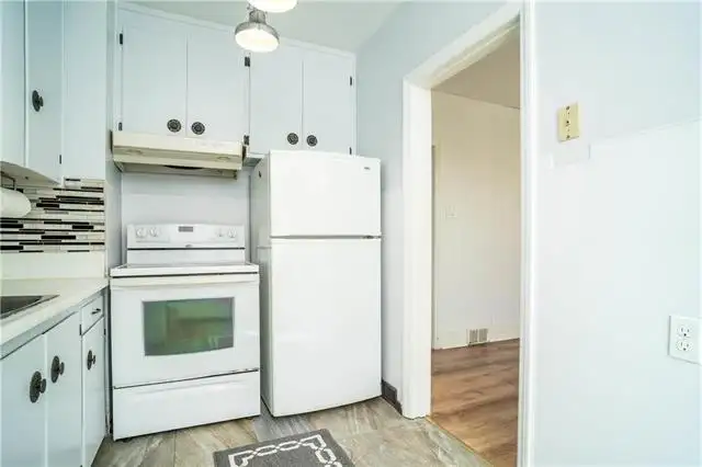 BRIGHT 2 BEDROOM WEST END HOUSE FOR RENT – JULY OR AUG - Photo 4