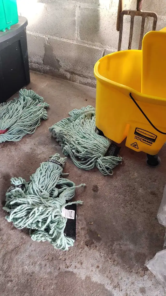 Commercial yellow mop bucket with wringer, includes 3 mops - Photo 3