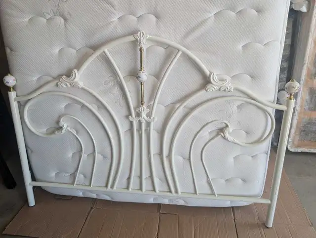 Queen Bed - Can Deliver