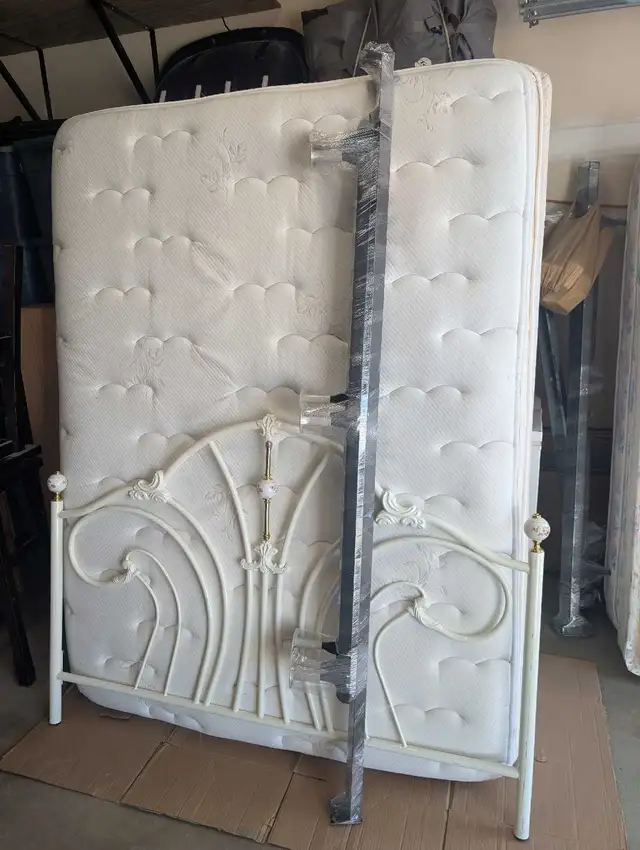 Queen Bed - Can Deliver - Photo 5