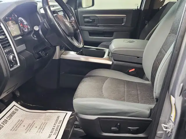 2020 Ram 1500 Classic SLT 4WD - Backup Cam, Parking Distance Con - Photo 5