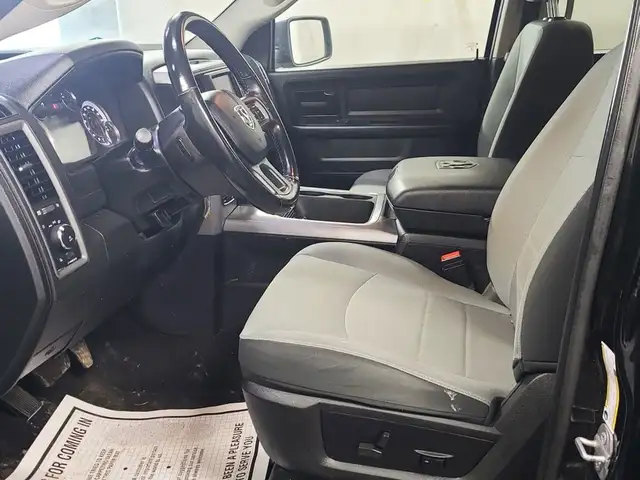 2022 Ram 1500 Classic Express 4WD - Backup Cam, Running Boards - Photo 3