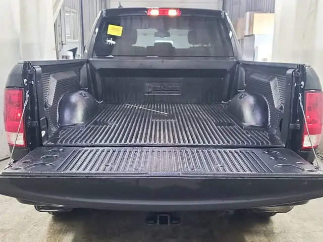 2022 Ram 1500 Classic Express 4WD - Backup Cam, Running Boards - Photo 8