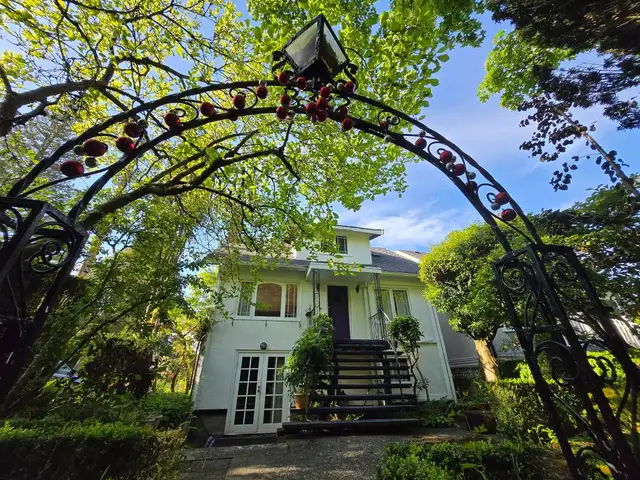 4.3km to UBC, 7-min Drive, 14-min Bike, Ground-floor Furnished - Photo 3