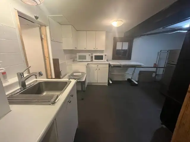 4.3km to UBC, 7-min Drive, 14-min Bike, Ground-floor Furnished - Photo 7