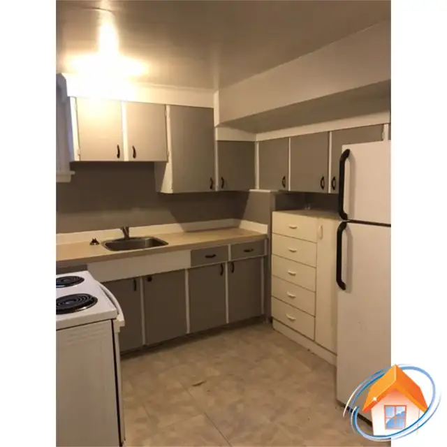 2 Bedrooms -Attention Students - Walk or bike to Carleton U - Photo 2