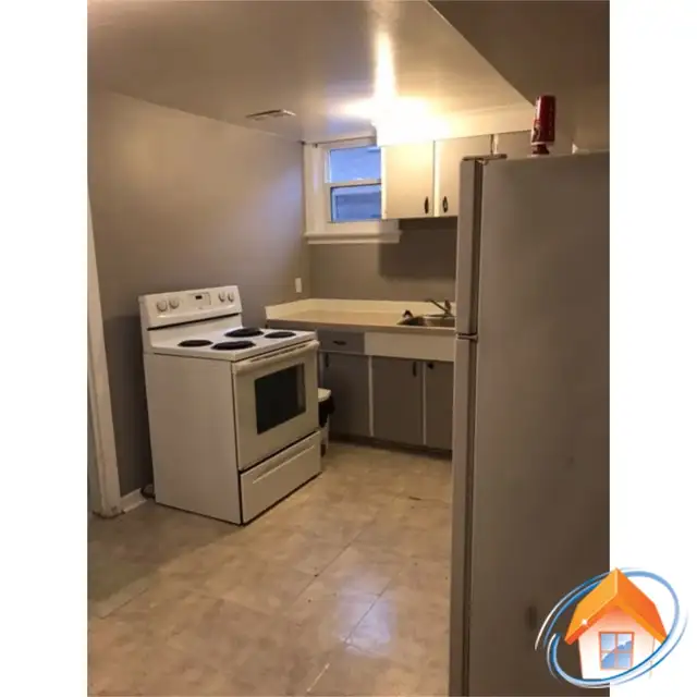 2 Bedrooms -Attention Students - Walk or bike to Carleton U - Photo 6