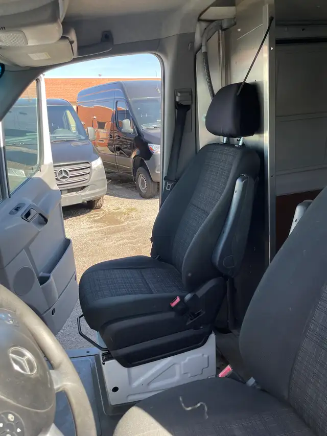 2017 Mercedes-Benz Sprinter 2500 - Photo 9