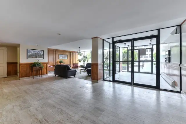 Beautiful  1-Bedroom - metro Cote-Vertu Apartment for Rent - 115 - Photo 3