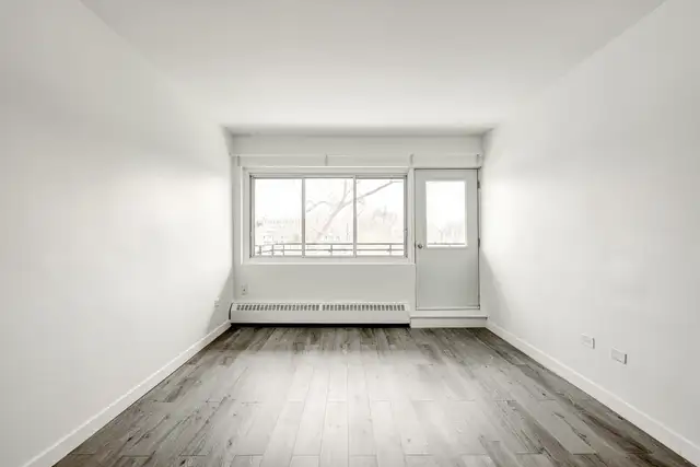 Beautiful  1-Bedroom - metro Cote-Vertu Apartment for Rent - 115 - Photo 5