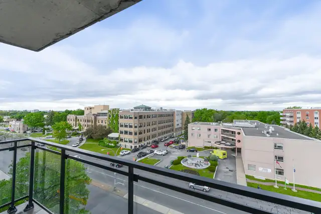 Beautiful  1-Bedroom - metro Cote-Vertu Apartment for Rent - 115 - Photo 9