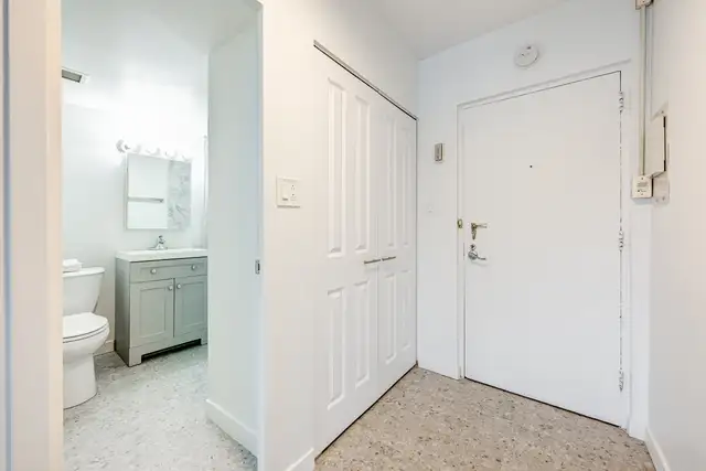 Beautiful 2 Bedrooms near metro cote vertu Apartment for Rent - - Photo 5
