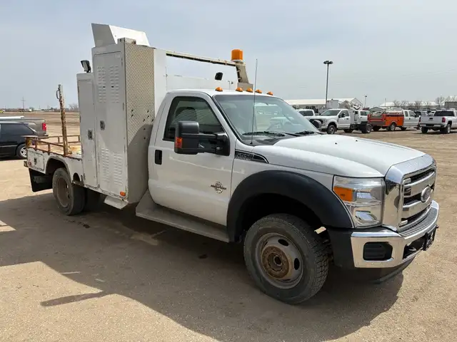 2015 Ford F-550 Reg Cab Service Body 4X4 XLT 6.7L - Clean Title - Photo 3