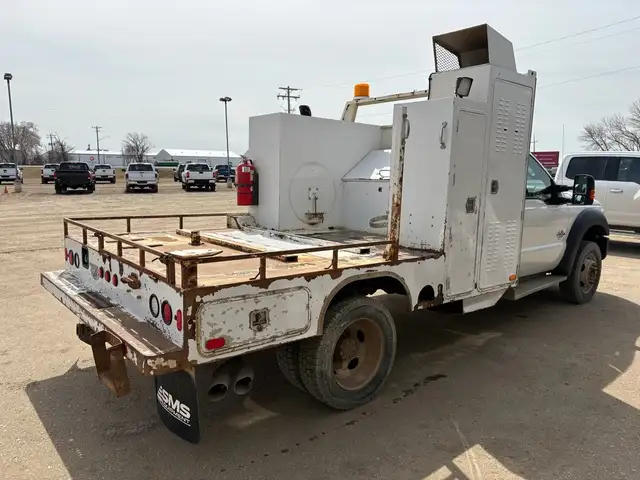 2015 Ford F-550 Reg Cab Service Body 4X4 XLT 6.7L - Clean Title - Photo 4