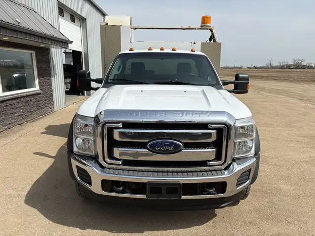 2015 Ford F-550 Reg Cab Service Body 4X4 XLT 6.7L - Clean Title - Photo 5