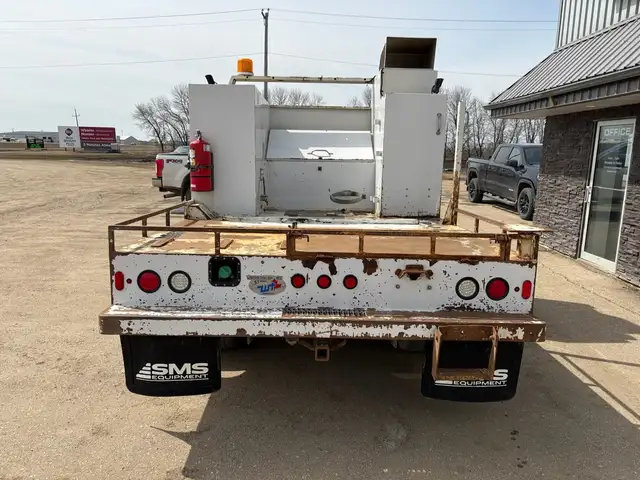 2015 Ford F-550 Reg Cab Service Body 4X4 XLT 6.7L - Clean Title - Photo 6