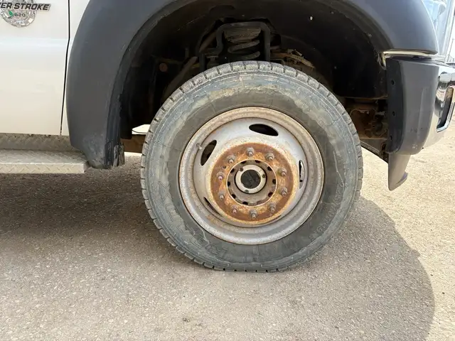 2015 Ford F-550 Reg Cab Service Body 4X4 XLT 6.7L - Clean Title - Photo 10