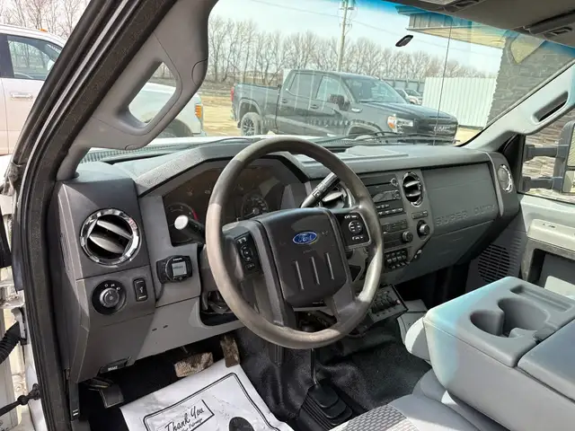 2015 Ford F-550 Reg Cab Service Body 4X4 XLT 6.7L - Clean Title - Photo 12