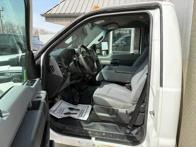2015 Ford F-550 Reg Cab Service Body 4X4 XLT 6.7L - Clean Title - Photo 13