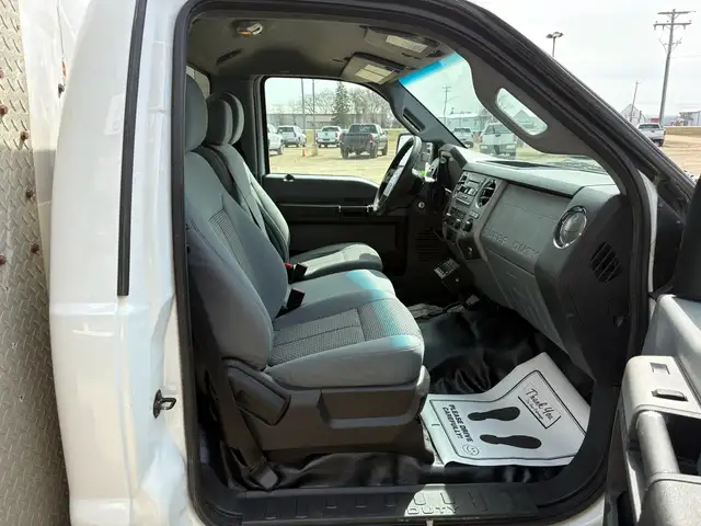 2015 Ford F-550 Reg Cab Service Body 4X4 XLT 6.7L - Clean Title - Photo 15