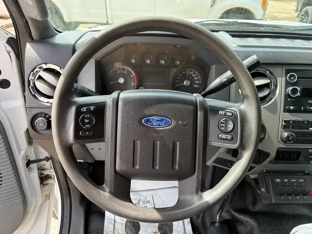 2015 Ford F-550 Reg Cab Service Body 4X4 XLT 6.7L - Clean Title - Photo 17