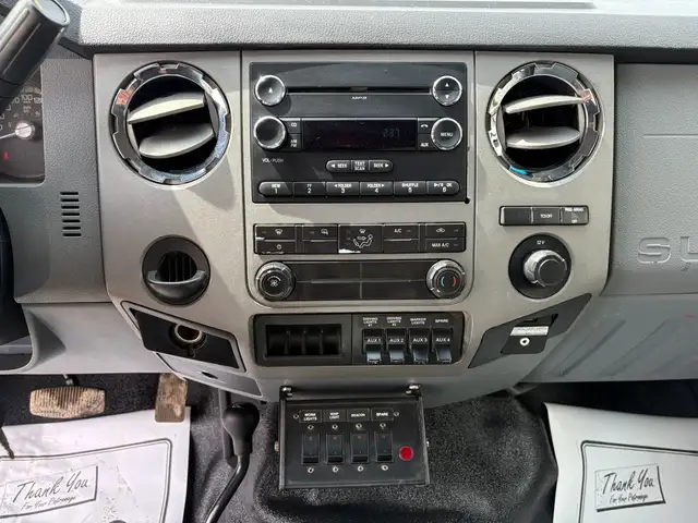 2015 Ford F-550 Reg Cab Service Body 4X4 XLT 6.7L - Clean Title - Photo 18