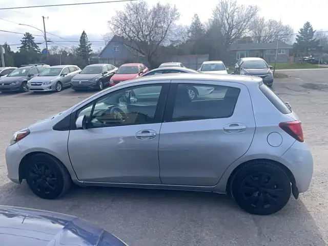 2017 Toyota Yaris LE - Photo 7