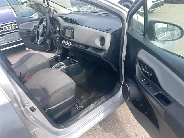 2017 Toyota Yaris LE - Photo 13