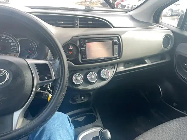2017 Toyota Yaris LE - Photo 24