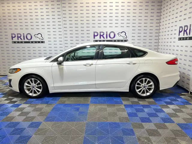 2020 Ford Fusion Hybrid - Photo 2