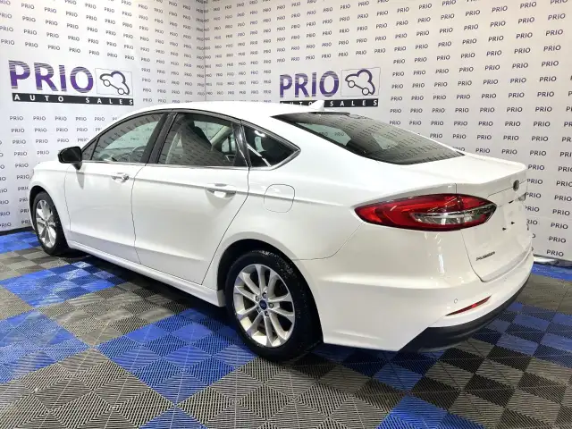 2020 Ford Fusion Hybrid - Photo 3