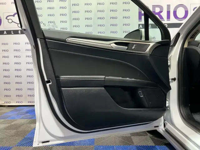 2020 Ford Fusion Hybrid - Photo 9
