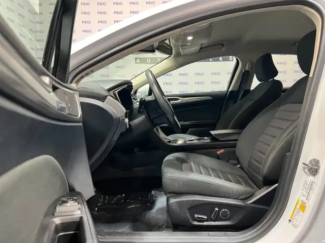 2020 Ford Fusion Hybrid - Photo 13