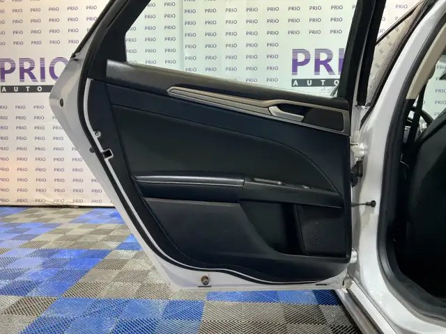 2020 Ford Fusion Hybrid - Photo 15