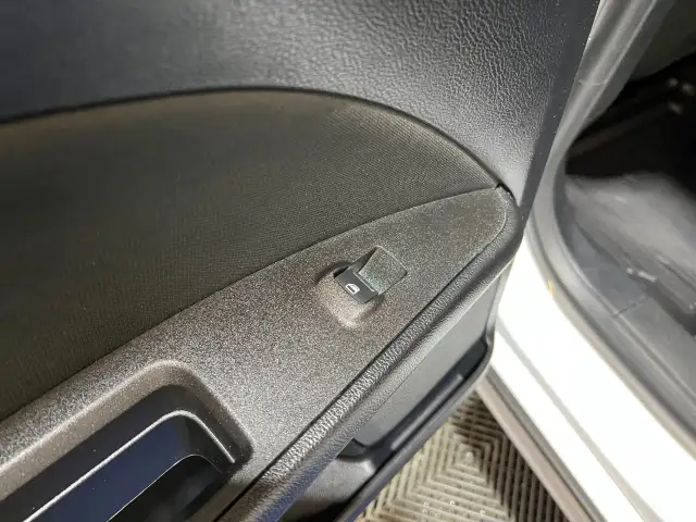 2020 Ford Fusion Hybrid - Photo 16