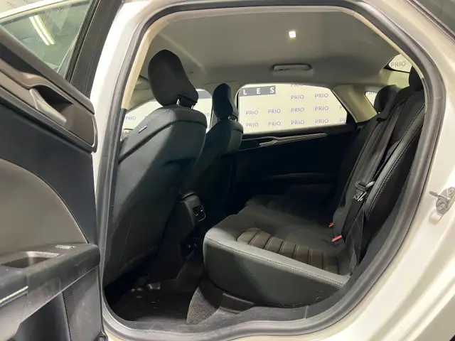 2020 Ford Fusion Hybrid - Photo 18