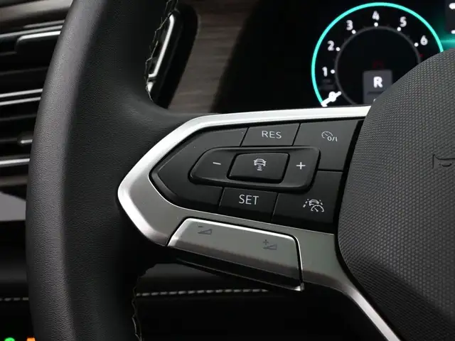 2024 Volkswagen Atlas Highline HEATED SEATS, HEATED STEERING WHE - Photo 12