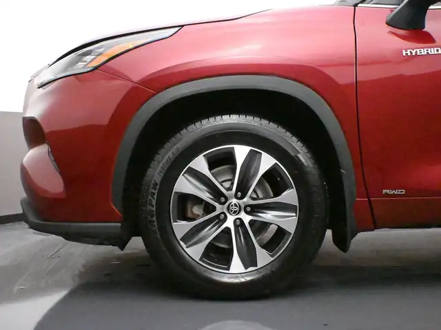 2021 Toyota Highlander Hybrid XLE | AWD | POWER SUNROOF | HEATED - Photo 4