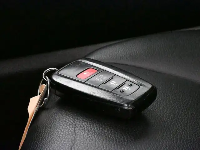 2021 Toyota Highlander Hybrid XLE | AWD | POWER SUNROOF | HEATED - Photo 5