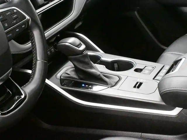 2021 Toyota Highlander Hybrid XLE | AWD | POWER SUNROOF | HEATED - Photo 8