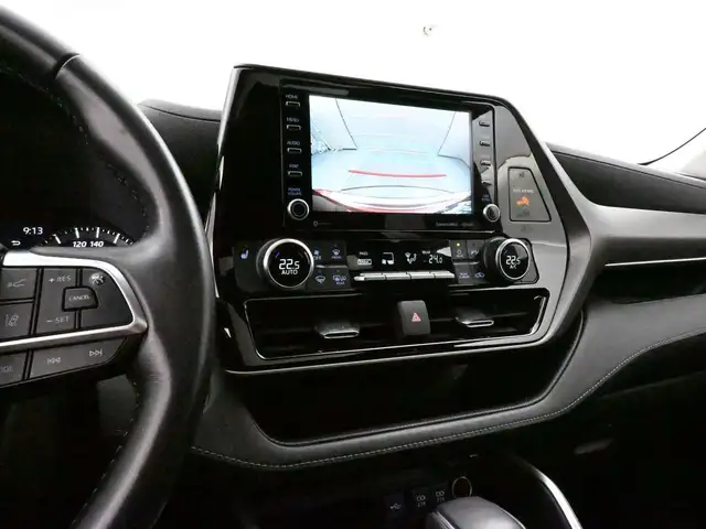 2021 Toyota Highlander Hybrid XLE | AWD | POWER SUNROOF | HEATED - Photo 11