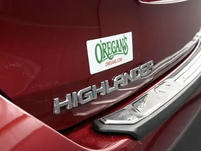 2021 Toyota Highlander Hybrid XLE | AWD | POWER SUNROOF | HEATED - Photo 26