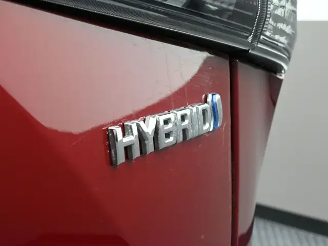 2021 Toyota Highlander Hybrid XLE | AWD | POWER SUNROOF | HEATED - Photo 28