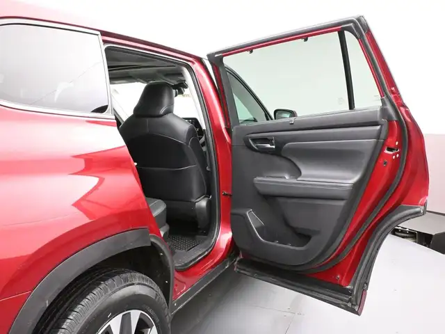 2021 Toyota Highlander Hybrid XLE | AWD | POWER SUNROOF | HEATED - Photo 29