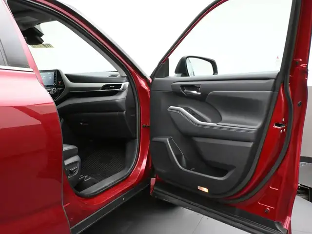 2021 Toyota Highlander Hybrid XLE | AWD | POWER SUNROOF | HEATED - Photo 33